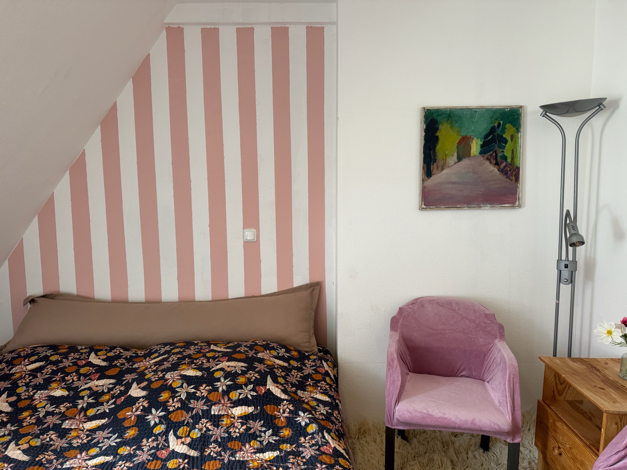 Pink room detail