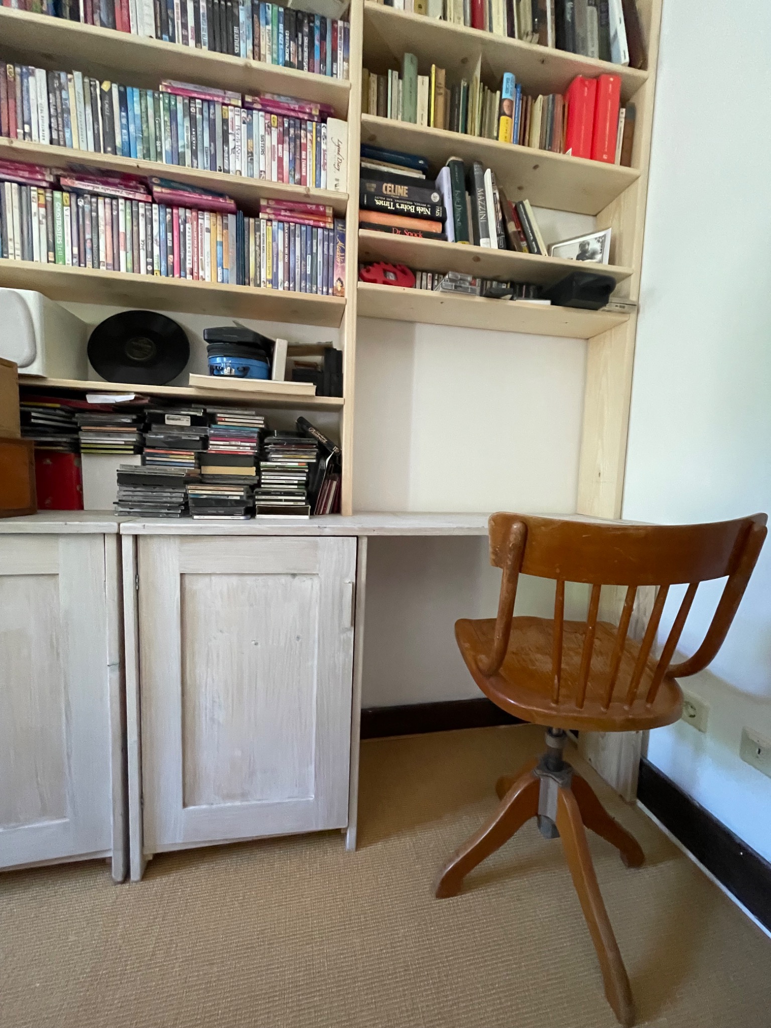 Side desk in library room